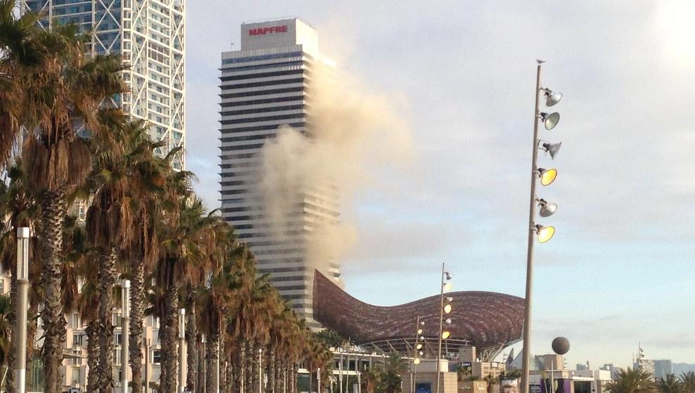 img_rquelart_20170130-104429_imagenes_lv_terceros_incendio_torre_mapfre-k5jE-U4138381187915hE-992x558@LaVanguardia-Web