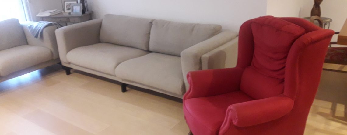 Limpieza de tapicería de sofá y alfombra en Barcelona a domicilio