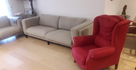 Limpieza de tapicería de sofá y alfombra en Barcelona a domicilio