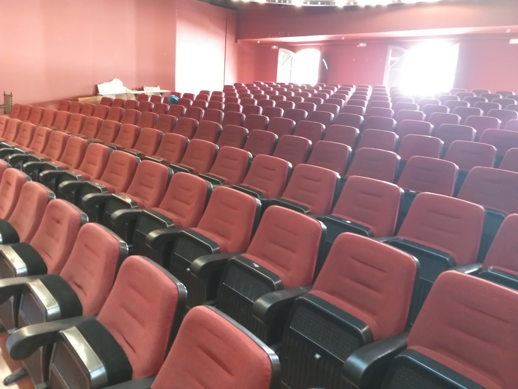 Limpieza de butacas de cines, teatros o embarcaciones