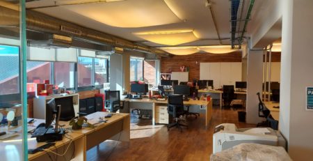 Recogida, limpieza e instalación de paneles de techo en Barcelona