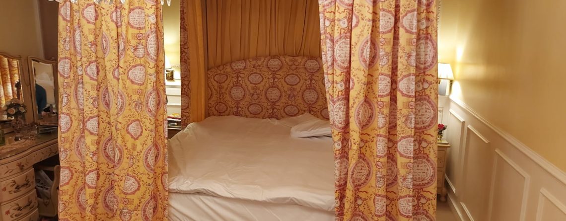 Recogida, limpieza e instalación de dosel para cama en Barcelona