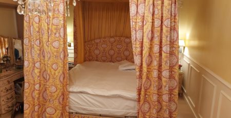 Recogida, limpieza e instalación de dosel para cama en Barcelona