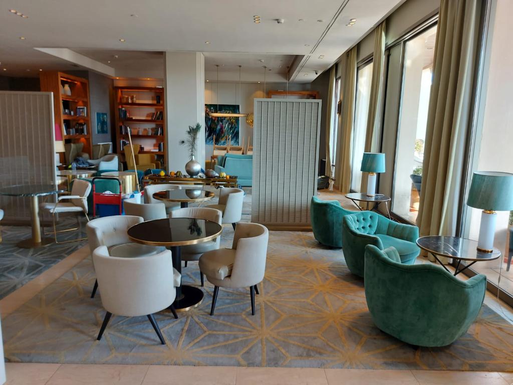 Limpieza de alfombras y tapicerias de zonas comunes en Hotel Miramar Barcelona